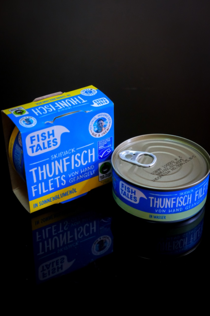 Tuna Fillets — Contoh kemasan kaleng dengan kotak luar.